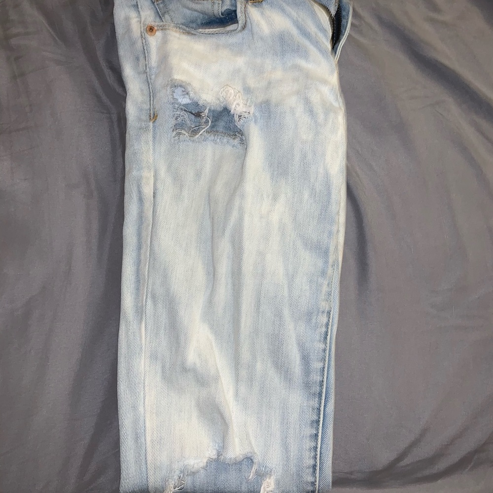 american eagle light wash jeans!